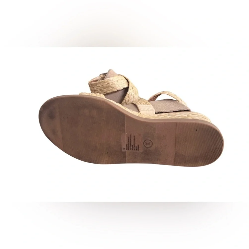 Universal Thread stylish platform
